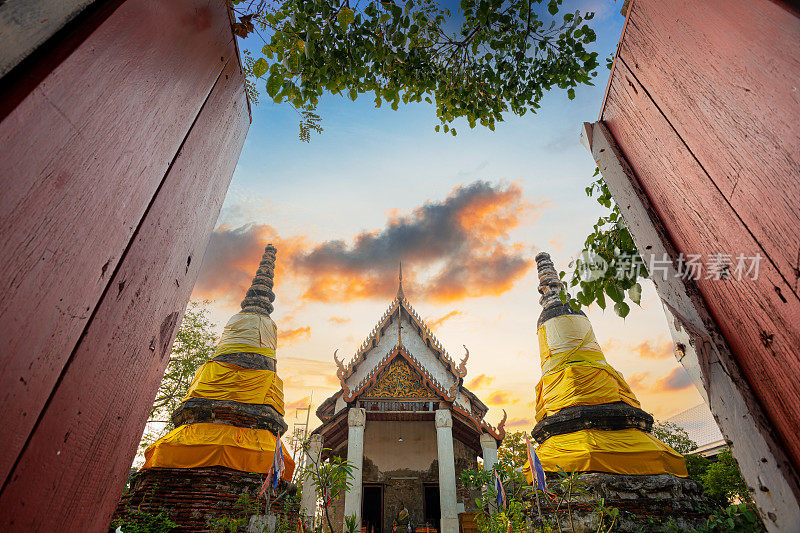 笏浩康是一座古老的教堂建筑，国王拉玛四世曾访问过它。教堂的山墙上有木雕。, Samut Sakhon,泰国